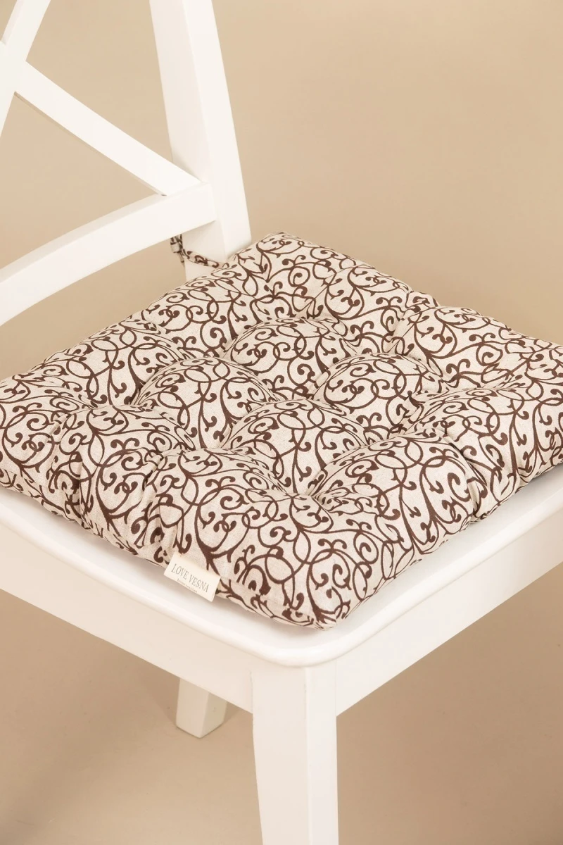 Подушка на стул из полульна "ГП" Изящный вензель (коричневый) (М-9)
